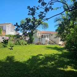 Casa Residencial com 216m², 6 quartos, 1 suíte, 2 garagens, no bairro Ipiranga em São José