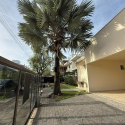 Casa Residencial com 291m², 5 quartos, 4 suítes, 2 garagens, no bairro Cachoeira Do Bom Jesus em Florianópolis