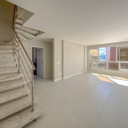 Cobertura com 107m², 3 quartos, 1 suíte, 2 garagens, no bairro Trindade em Florianópolis