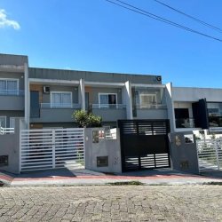 Sobrado Residencial com 107m², 3 quartos, 2 suítes, 2 garagens, no bairro Areias em São José