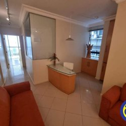 Sala com 52m², 1 quarto, 1 garagem, no bairro Centro em Florianópolis