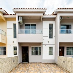 Sobrado Residencial com 75m², 2 quartos, 2 garagens, no bairro Ingleses do Rio Vermelho em Florianópolis