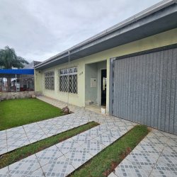 Casa Residencial com 207m², 5 quartos, 1 suíte, 2 garagens, no bairro Ipiranga em São José
