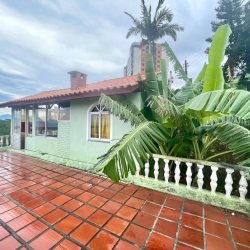 Casa Residencial com 584m², 6 quartos, 1 suíte, no bairro Estreito em Florianópolis