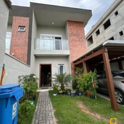 Casa Residencial com 141m², 3 quartos, 3 suítes, 2 garagens, no bairro Ingleses do Rio Vermelho em Florianópolis