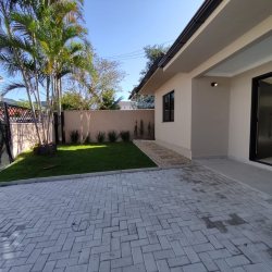 Casa Residencial com 140m², 3 quartos, 1 suíte, 2 garagens, no bairro Ingleses do Rio Vermelho em Florianópolis