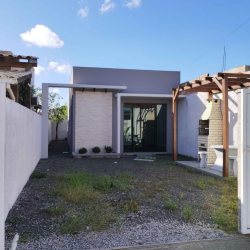 Casa Residencial com 49m², 2 quartos, 1 garagem, no bairro São João Do Rio Vermelho em Florianópolis