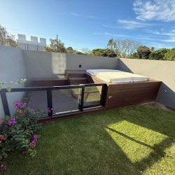 Casa Residencial com 127m², 3 quartos, 1 suíte, 2 garagens, no bairro Cachoeira Do Bom Jesus em Florianópolis