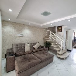 Sobrado Residencial com 64m², 2 quartos, 1 garagem, no bairro Forquilhas em São José