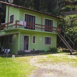Casa Residencial com 137m², 5 quartos, 1 suíte, 4 garagens, no bairro Forquilhinha em São José