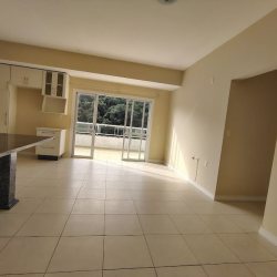 Cobertura com 126m², 3 quartos, 1 suíte, 2 garagens, no bairro Jurerê em Florianópolis