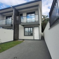 Sobrado Residencial com 87m², 2 quartos, 2 suítes, 1 garagem, no bairro Sertão Do Maruim em São José