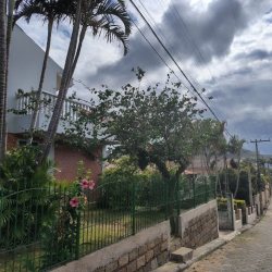 Casa Residencial com 327m², 4 quartos, 1 suíte, 40 garagens, no bairro Ingleses do Rio Vermelho em Florianópolis