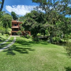 Sitio com 290m², 3 quartos, 2 suítes, 2 garagens, no bairro Vila Santana em Santo Amaro Da Imperatriz