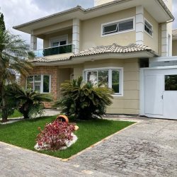 Casa Residencial com 297m², 5 quartos, 4 suítes, 2 garagens, no bairro Jurerê Internacional em Florianópolis