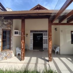 Casa Residencial com 279m², 7 quartos, 5 suítes, 4 garagens, no bairro Canasvieiras em Florianópolis