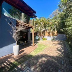 Casa em Condomínio com 165m², 3 quartos, 2 suítes, 4 garagens, no bairro Canto Da Lagoa em Florianópolis