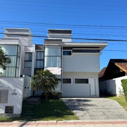 Casa Residencial com 191m², 3 quartos, 1 suíte, 2 garagens, no bairro Lagoa Da Conceição em Florianópolis
