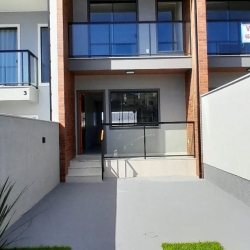 Casa Residencial com 80m², 2 quartos, 2 suítes, 2 garagens, no bairro Forquilhas em São José
