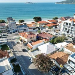 Casa Residencial com 113m², 4 quartos (sendo 1 suíte), 4 garagens, no bairro Ingleses do Rio Vermelho em Florianópolis