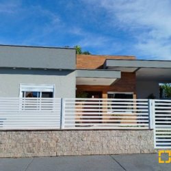 Casa em Condomínio com 370m², 3 quartos, 1 suíte, 2 garagens, no bairro Canasvieiras em Florianópolis