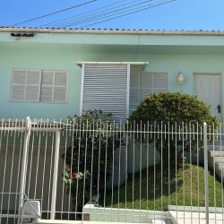 Casa Residencial com 185m², 4 quartos, 1 suíte, 2 garagens, no bairro Capoeiras em Florianópolis