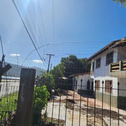 Casa Residencial com 309m², 4 quartos, 1 suíte, 4 garagens, no bairro Lagoa Da Conceição em Florianópolis