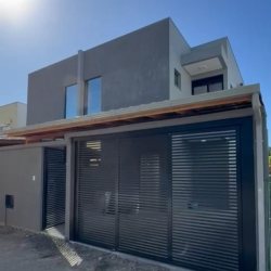 Casa Residencial com 110m², 2 quartos, 2 suítes, 2 garagens, no bairro Ingleses do Rio Vermelho em Floranópolis