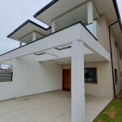 Casa Residencial com 87m², 3 quartos, 1 suíte, 2 garagens, no bairro Canasvieiras em Florianópolis