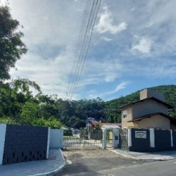 Terrenos Residenciais com 1435m², no bairro Sambaqui em Florianópolis