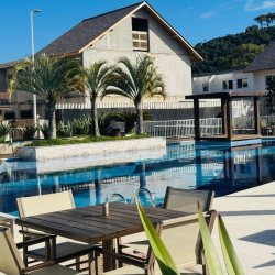 Casa em Condomínio com 117m², 3 quartos, 1 suíte, 2 garagens, no bairro Morro Das Pedras em Florianópolis