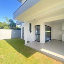 Casa Residencial com 149m², 3 quartos, 1 suíte, 1 garagem, no bairro Campeche em Florianópolis