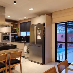 Casa Residencial com 232m², 4 quartos, 1 suíte, 4 garagens, no bairro Saco Dos Limões em Florianópolis