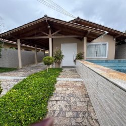 Casa Residencial com 153m², 3 quartos, 1 suíte, 2 garagens, no bairro Córrego Grande em Florianópolis