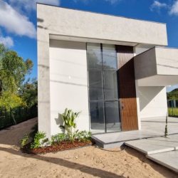 Casa em Condomínio com 181m², 3 quartos (sendo 3 suítes), 2 garagens, no bairro Canasvieiras em Florianópolis