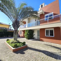 Casa Residencial com 161m², 3 quartos, 1 suíte, 1 garagem, no bairro Campeche em Florianópolis