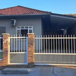 Casa Residencial com 71m², 3 quartos, 2 garagens, no bairro Forquilhas em São José