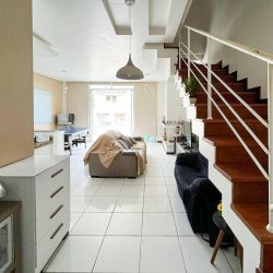 Casa Residencial com 247m², 3 quartos, 1 suíte, 2 garagens, no bairro Campeche em Florianópolis