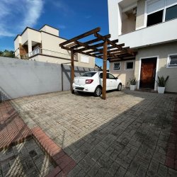 Casa Residencial com 247m², 3 quartos, 1 suíte, 2 garagens, no bairro Campeche em Florianópolis