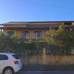 Casa Residencial com 420m², 3 quartos, 1 suíte, 4 garagens, no bairro Ingleses em Florianópolis