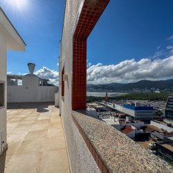 Cobertura com 156m², 3 quartos, 1 suíte, 2 garagens, no bairro Agronômica em Florianópolis