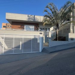 Casa Residencial com 200m², 3 quartos, 1 suíte, 3 garagens, no bairro São Sebastião em Palhoça