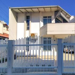 Casa Residencial com 217m², 3 quartos, 2 garagens, no bairro Coqueiros em Florianópolis