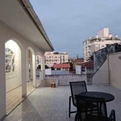 Casa Residencial com 398m², 6 quartos, 3 suítes, 4 garagens, no bairro Capoeiras em Florianópolis