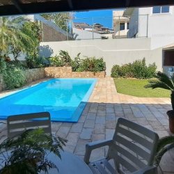 Casa Residencial com 191m², 3 quartos, 1 suíte, 4 garagens, no bairro Itaguaçu em Florianópolis