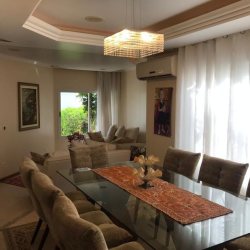 Casa Residencial com 237m², 4 quartos, 3 suítes, 2 garagens, no bairro Canto em Florianópolis