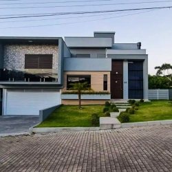 Casa em Condomínio com 235m², 4 quartos, 3 suítes, 2 garagens, no bairro Cachoeira do Bom Jesus em Florianópolis