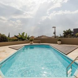 Casa em Condomínio com 290m², 3 quartos, 1 suíte, 2 garagens, no bairro Cacupé em Florianópolis