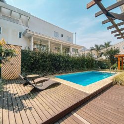 Casa em Condomínio com 329m², 3 quartos, 3 suítes, 2 garagens, no bairro Cacupé em Florianópolis