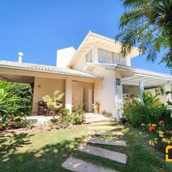 Casa com 276m², 5 quartos, 4 suítes, 4 garagens, no bairro Daniela em Florianópolis